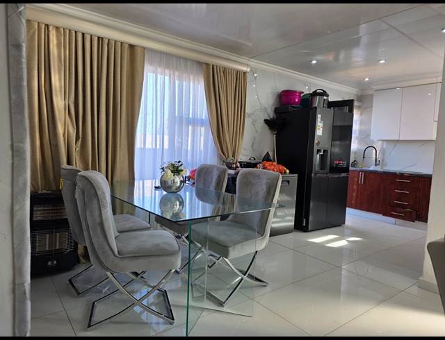 3 BEDROOM FREEHOLD FOR SALE IN GROBLERPARK